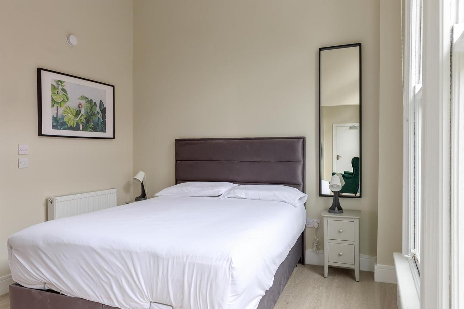 Dublin Castle Suites Екстер'єр фото