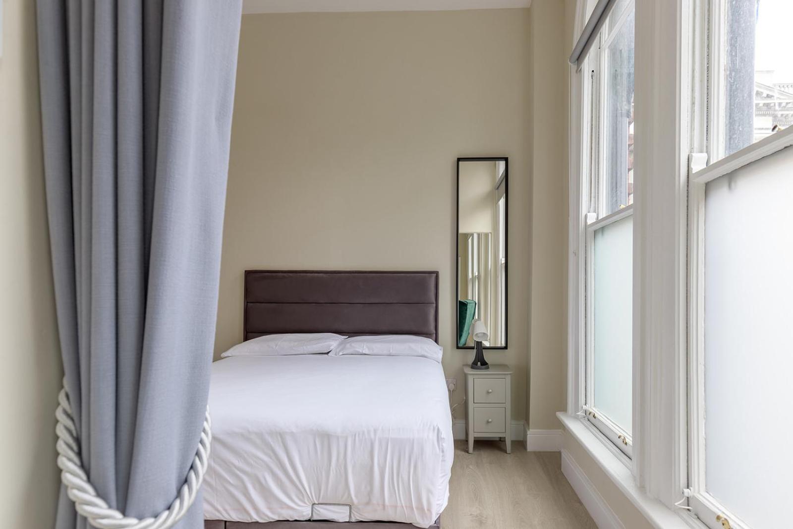 Dublin Castle Suites Екстер'єр фото