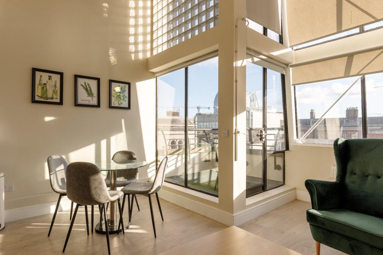 Dublin Castle Suites Екстер'єр фото
